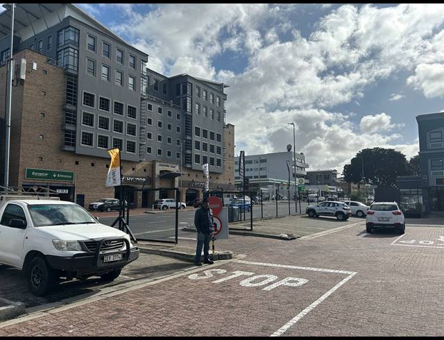 182M² BUILDING TO LET IN TYGER VALLEY
